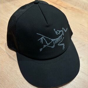 Arc’teryx mesh hat